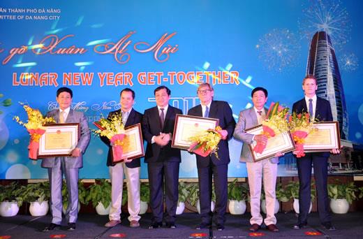 Gặp mặt người nước ngoài nhân dịp Tết Ất Mùi