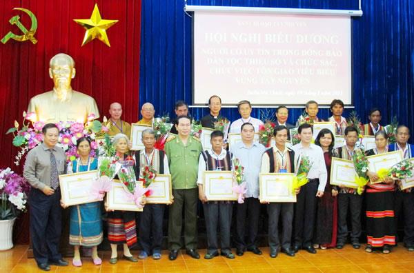 Gặp mặt người có uy tín tiêu biểu vùng Tây Nguyên