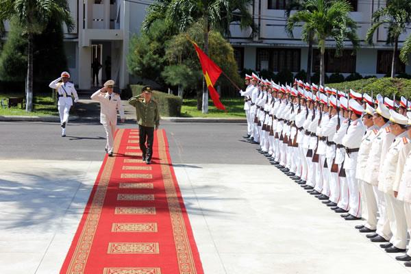 Thứ trưởng Thường trực Bộ CA Đặng Văn Hiếu thăm và làm việc tại tỉnh Bình Định