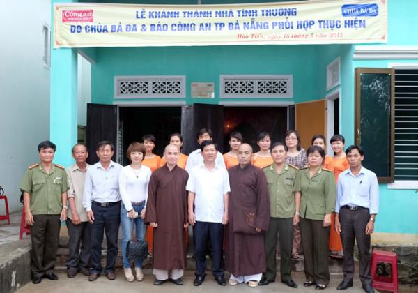 Khánh thành bàn giao nhà tình nghĩa cho hộ nghèo