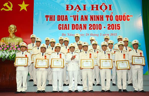 Đằng sau phong trào thi đua là tinh thần vì nhân dân phục vụ