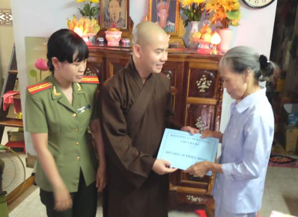 Hỗ trợ kinh phí xây nhà tình nghĩa cho thân nhân CBCS công an