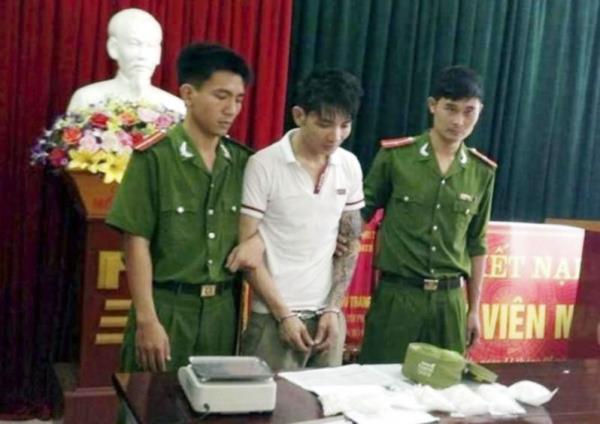 Phá chuyên án 226T, thu 2 khẩu súng và hơn 1kg ma túy đá