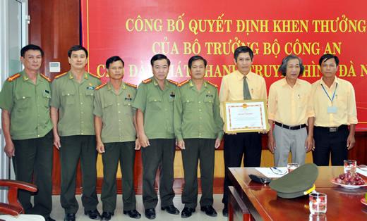 Đài Phát thanh - Truyền hình Đà Nẵng đón nhận Bằng khen của Bộ trưởng Bộ Công an