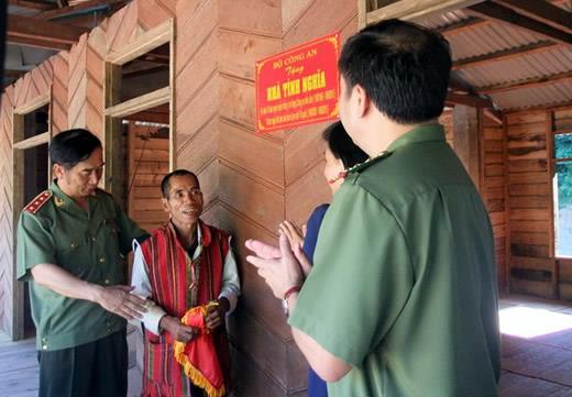 Thứ trưởng Thường trực Bộ CA Đặng Văn Hiếu thăm và làm việc tại Quảng Trị