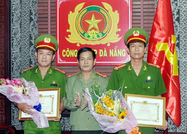 Trao thưởng cho lực lượng CSĐTTP về Ma túy