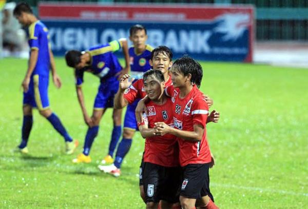 Cuộc đua trụ hạng V-League 2015: Chợ chiều ai bán, ai mua?