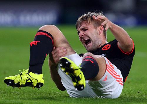 Luke Shaw gãy chân