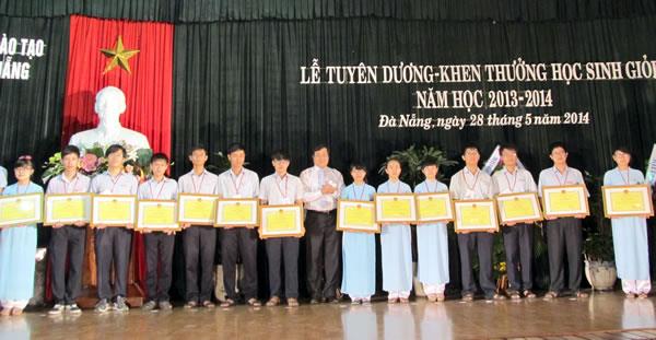 Trường THPT chuyên Lê Quý Đôn (Đà Nẵng): 30 năm ươm quả ngọt cho đời