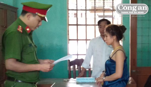 Nữ nhi buôn thuốc lắc