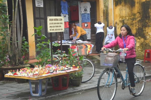 Hội An xếp lại hàng rong