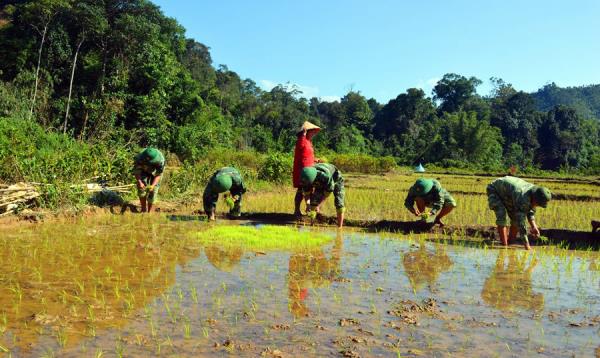 Xuân ấm biên cương (Kỳ 2: Người con của bản làng)