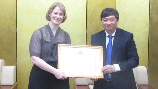 UBND TP Đà Nẵng tặng bằng khen cho Đại sứ New Zealand