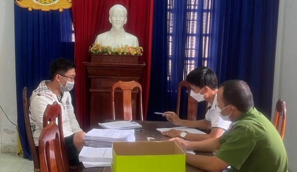 Phá đường dây làm, mua bán giấy tờ, văn bằng giả cho hàng trăm người