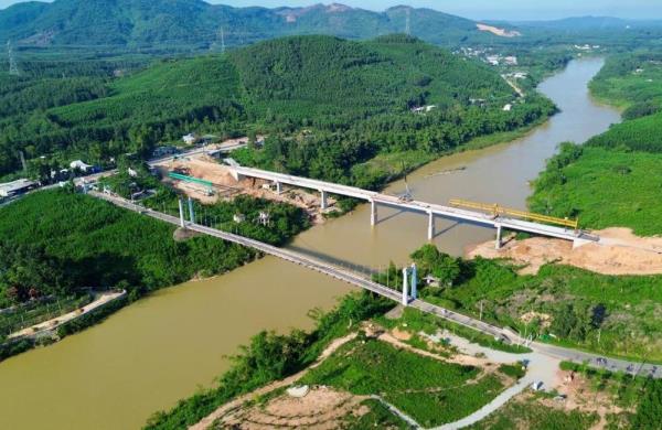 Cầu Bình Thành mới sắp nối nhịp đôi bờ