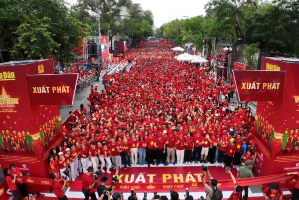 Bộ Công an, Báo Nhân dân phối hợp tổ chức chương trình đi bộ toàn quốc Cùng Việt Nam tiến bước