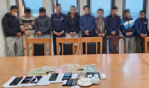 Sập sòng bạc bên chòi cá