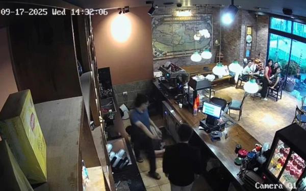 Công an vào cuộc vụ hành hung nhân viên quán cafe chỉ vì nhắc nhở không hút thuốc
