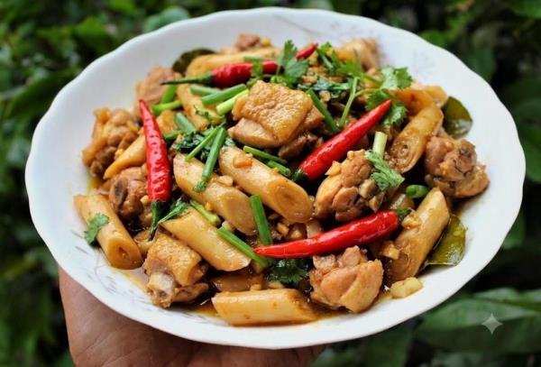 Thưởng thức món Gà nhảy bụi riềng - Thứ vị ngon gây thương nhớ giữa đại ngàn Trường Sơn