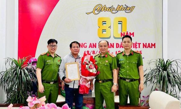 Hành động dũng cảm, công dân Tăng Toản được khen thưởng