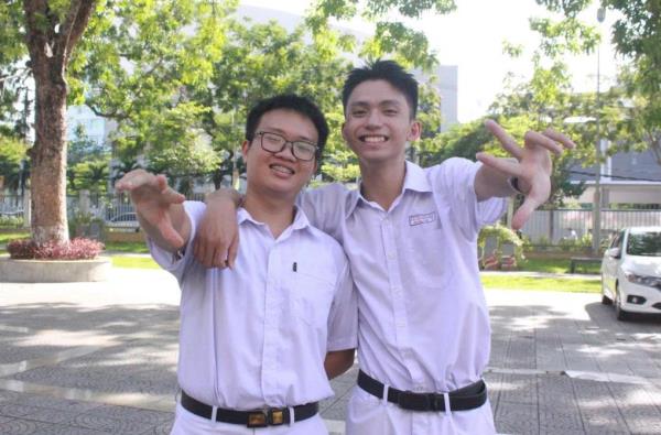 Hành trình chinh phục danh hiệu Thủ khoa của đôi bạn cùng tiến