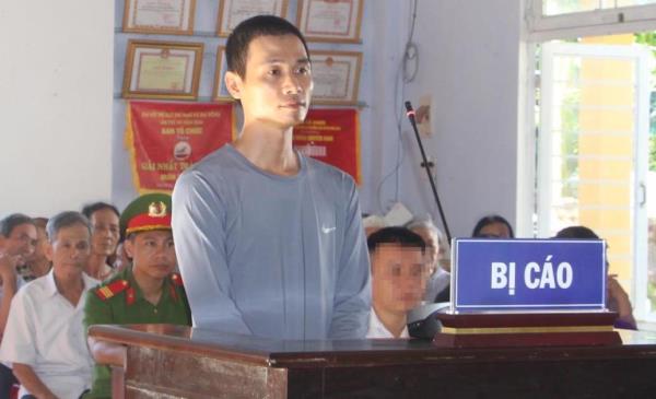 Lãnh án vì vận chuyển pháo trái phép