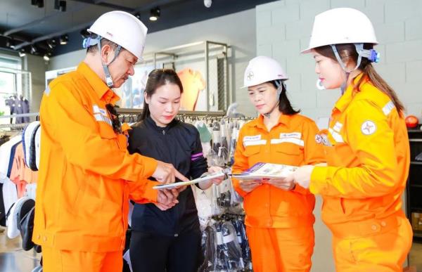 Tài khoản bị trừ gần 700 triệu sau cuộc gọi của nhân viên điện lực