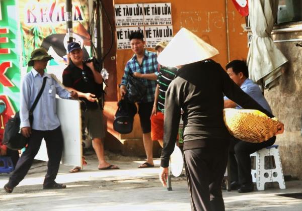 Những người đi khắp phố phường