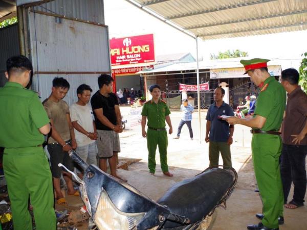 Tạm giam kẻ bán lẫn người mua