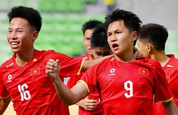 U.19 Việt Nam và Indonesia cùng thắng 3-0 trận khai màn