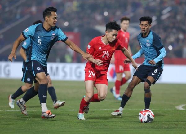 Đua ngôi đầu lẫn đua hiệu số
