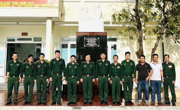 Khánh thành Tượng đài Bác Hồ với chiến sĩ Biên phòng