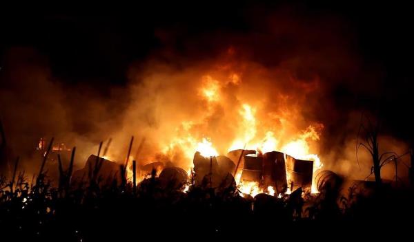 Khống chế đám cháy kho dầu thải ở Hà Nội, không thiệt hại về người