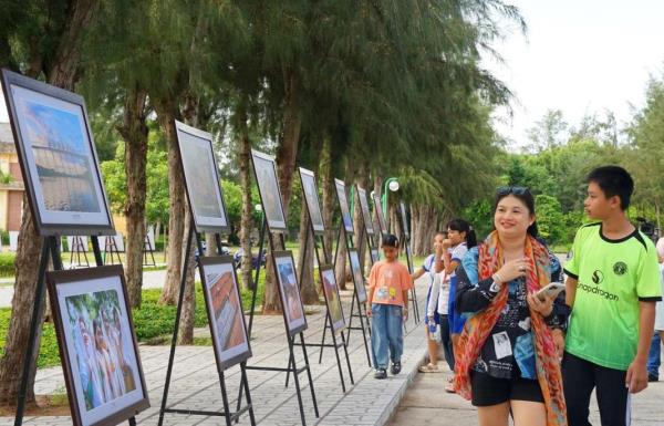 Triển lãm ảnh Biển đảo quê hương - Bảo tồn, gìn giữ và phát huy giá trị di sản tại đặc khu Phú Quý