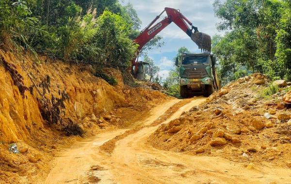Ách tắc dự án giao thông vùng cao