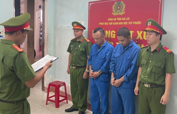 Bắt tạm giam đôi bạn…nghiện