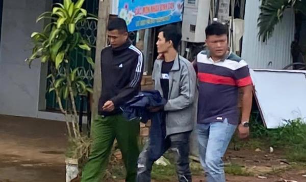Mâu thuẫn với con chủ quán nhậu, một người bị đâm tử vong