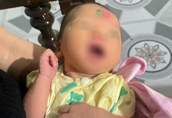 Tìm thân nhân cháu bé bị bỏ rơi