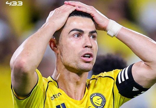 Đồng đội báo hại, Cristiano Ronaldo tức điên người