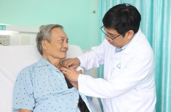 Phẫu thuật nội soi thành công ca rách chóp xoay phức tạp ở bệnh nhân cao tuổi