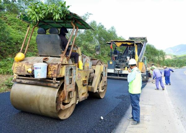Xuyên Tết Dương lịch, cao tốc La Sơn - Hòa Liên rộn ràng nhịp thi công về đích