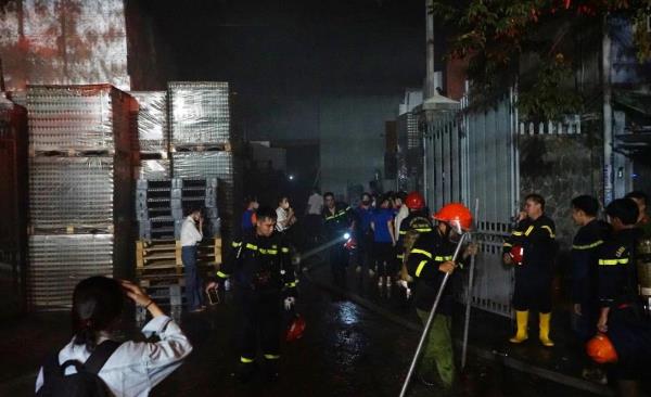 Bà hỏa khát nước yến 