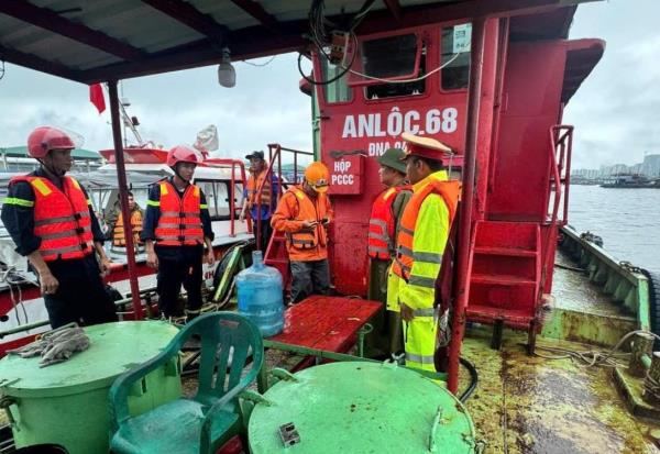 Các lực lượng vũ trang sẵn sàng ứng phó với mưa bão