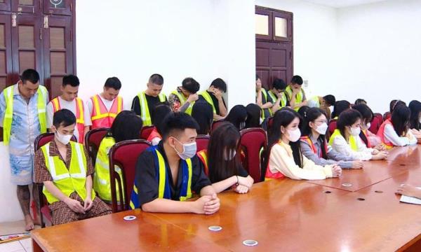 Triệt phá đường dây mua bán tinh dầu chứa Etomidate núp bóng thuốc lá điện tử