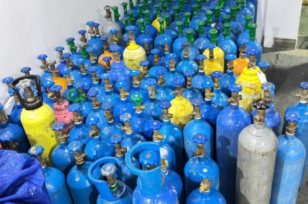 Lại phát hiện cả kho… khí cười