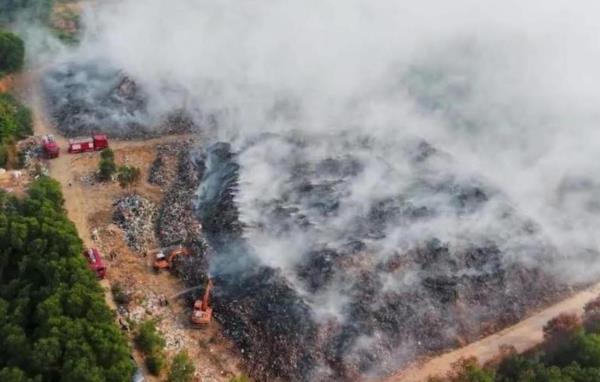 Cháy bãi rác nhiều ngày gây ô nhiễm môi trường nghiêm trọng