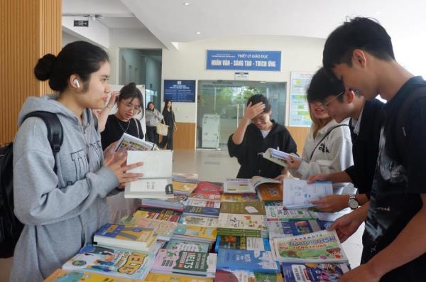 Lan tỏa niềm đam mê đọc sách trong sinh viên