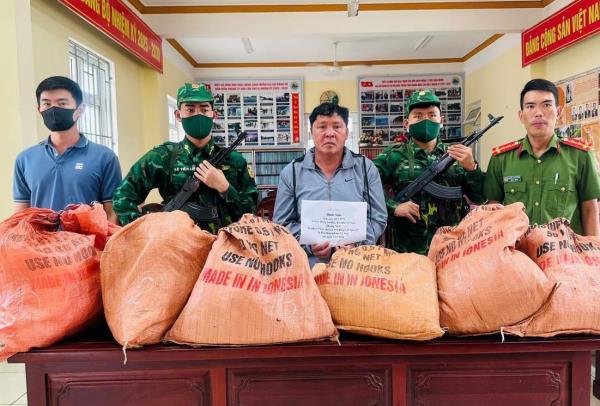 Bắt quả tang đối tượng vận chuyển thuốc nổ