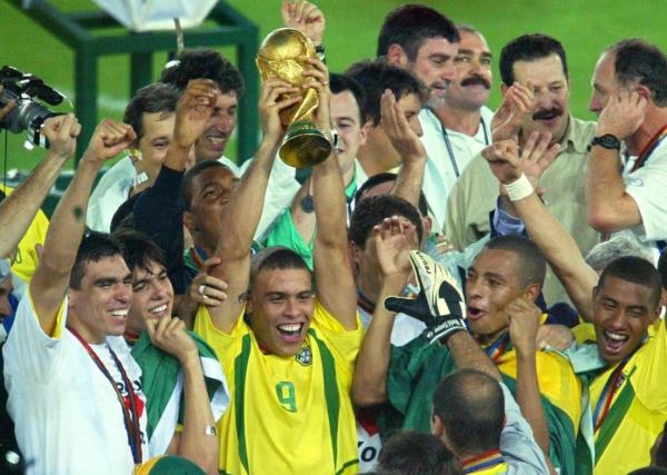 Dàn sao bóng đá Brazil vô địch World Cup 2002 đến Đà Nẵng