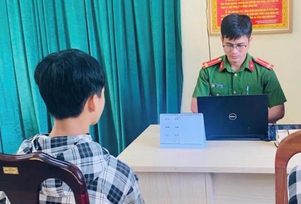 Đến nhà chơi, tiện tay thó dế